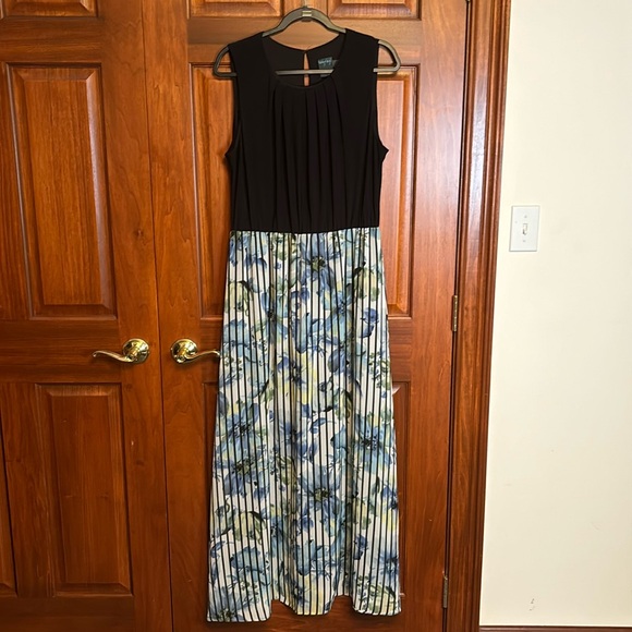 Gabby Skye Dresses & Skirts - Gabby Skye maxi dress size 16